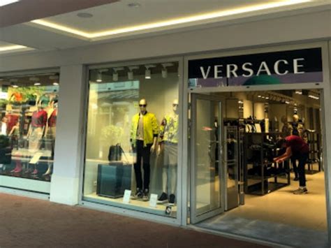 versace roermond outlet|outlet winkels roermond openingstijden.